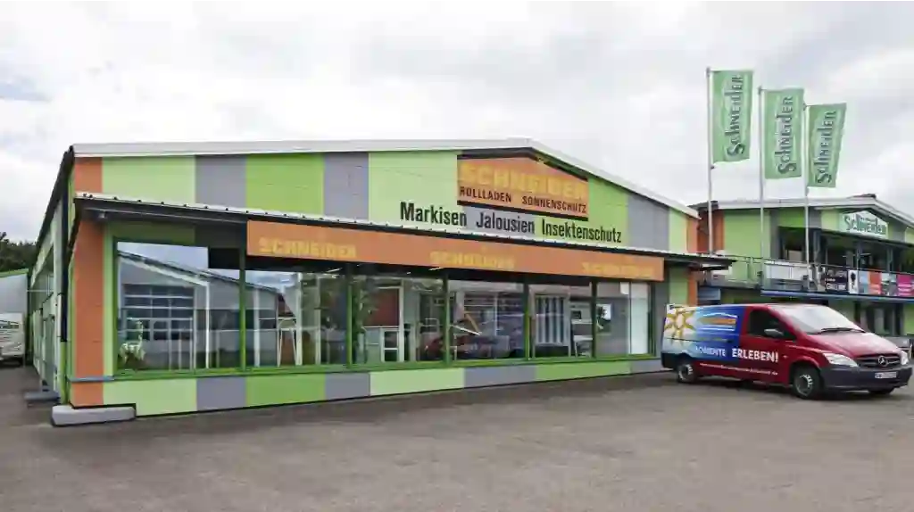 Das Gebaüude mit der Ausstellung von Sonnenschutztechnik Schneider