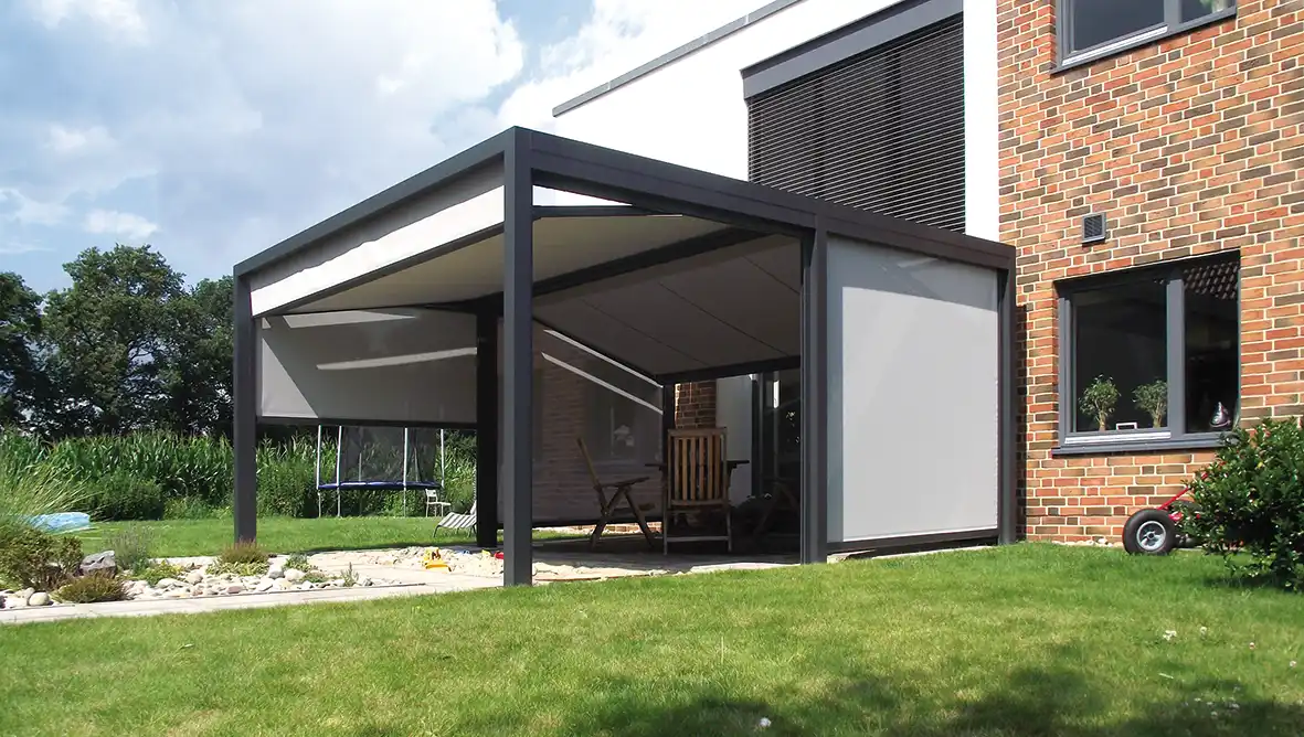 Nova Hüppe Q.bus mit seitlichen Textilscreeens